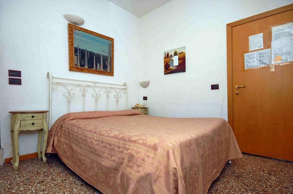 Hotel Antico Capon Venice Room photo